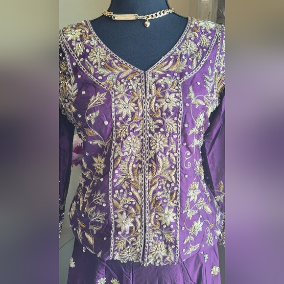 Hindu  suit skirt and blouse - Picture 2 of 10